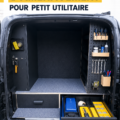 Aménagement intérieur d'un van avec un espace de rangement optimisé