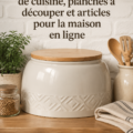 Collection d'accessoires de cuisine moderne avec des planches à découper en bois et en plastique.