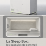 Vue intérieure d'une capsule de sommeil moderne et accueillante.