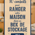 Photo d'un garde-meubles bien organisé avec des cartons étiquetés et des meubles empilés.