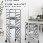Rangement pratique dans une cuisine professionnelle avec des racks à pâtisserie en métal