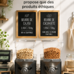 Intérieur d'une boutique zéro déchet avec des produits en vrac et éthiques