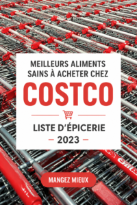Panier rempli de produits sains chez Costco, incluant fruits et légumes frais.