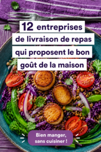 Livraison de repas faits maison à domicile, sur une table en bois.