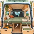 Un van aménagé avec des modules de couchage confortables et des rangements pratiques.
