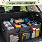 Vue d'un coffre de voiture parfaitement organisé avec des bacs et des poches pratiques.
