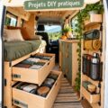 Aménagement pratique et ingénieux d'un van avec des solutions de rangement personnalisées.